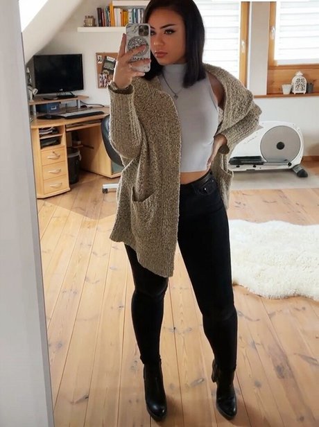 Fiona Schramm model beste bild