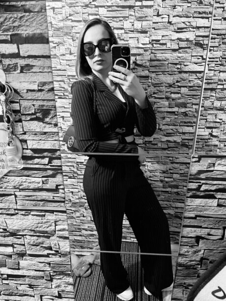 KatrinB model schöne galerie