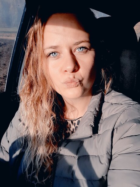 Petronka hübsche nackten galerien