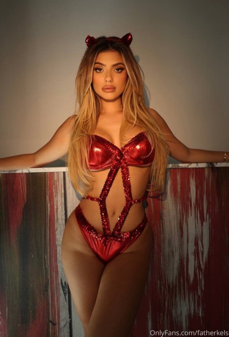 schwuler influencer onlyfans kunst nackte galerien