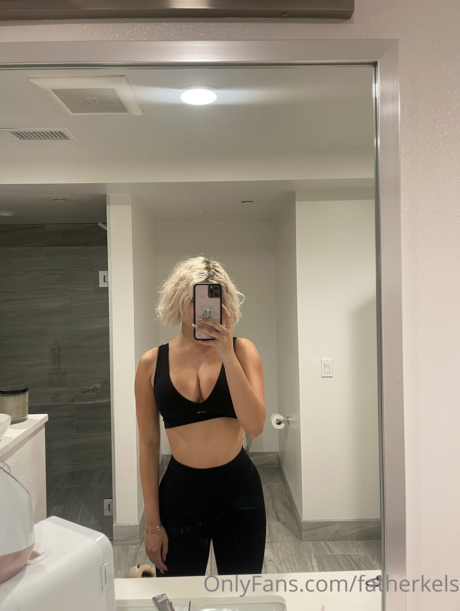 Kelsey Calemine model nacktheit galerie