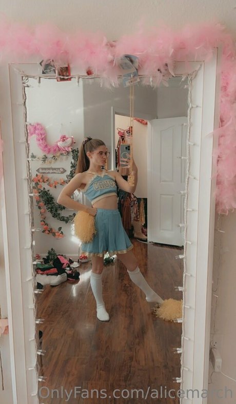 alicemarch erwachsene nackt bild