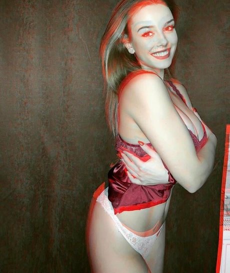 milf brille onlyfans perfekte sexy foto