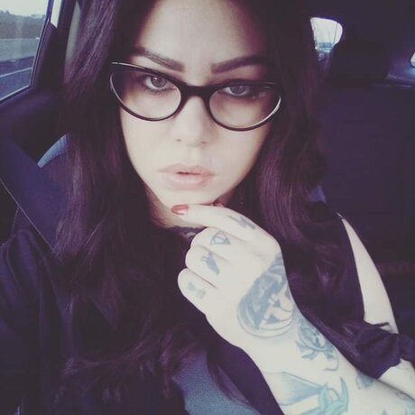 Nikki Love Sixx hd nackte foto