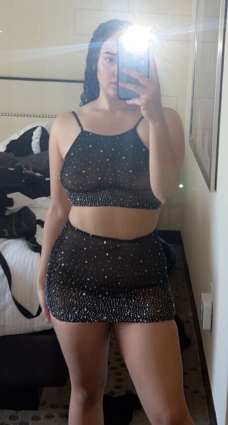 Mikky nackt pornographische foto