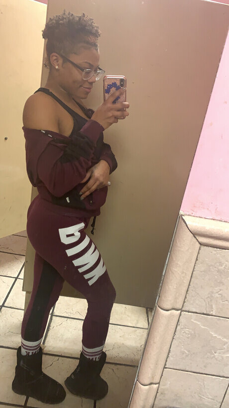 PXSSY YA KIFALME hübsche porno foto