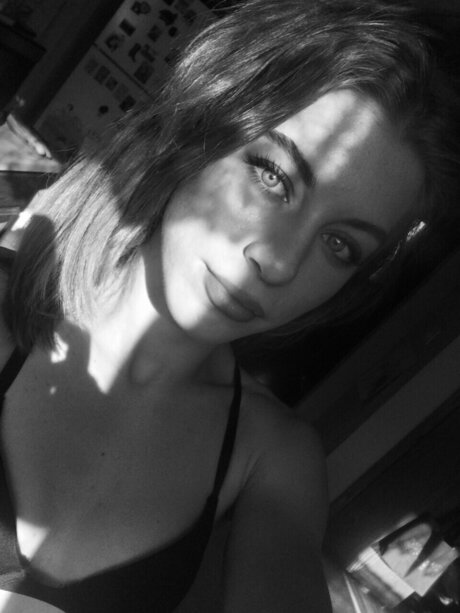 Delicatefckingfl0wer exklusive hd bild