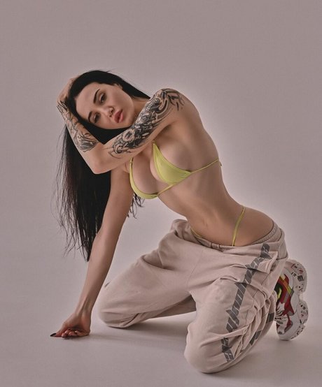 Dasha Doshik sexy erwachsene bild