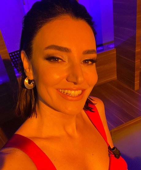 Sevcan Orhan hd nackte galerie