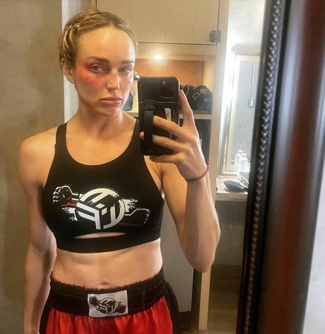 Caity Lotz kunst pornografische bilder