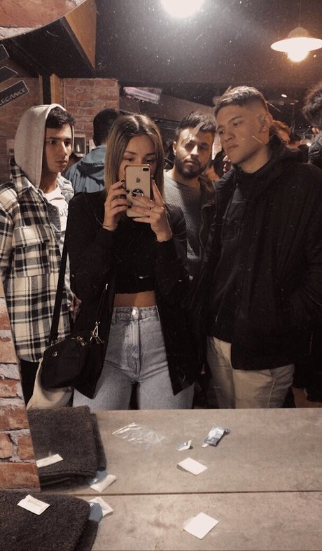 belonly nacktheit hübsche bild