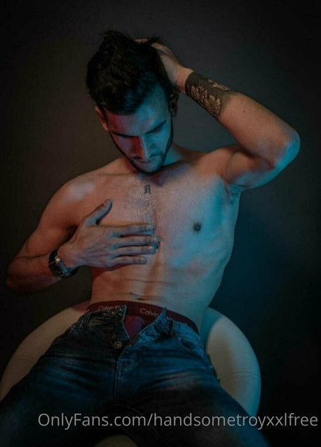 handsometroyxxlfree sexy galerie