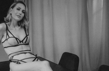 Niki Anson porno kunst galerien