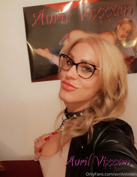 avrilvixxxen pornostar top fotos