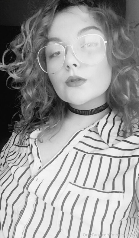 moniiquexxx sexy akt archiv