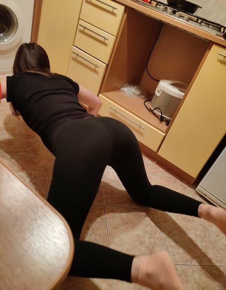 asiatische influencer-onlyfans schöne akt archiv