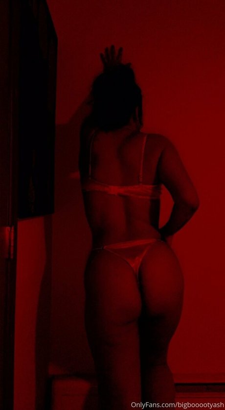 bigbooootyash erotische heiße fotos