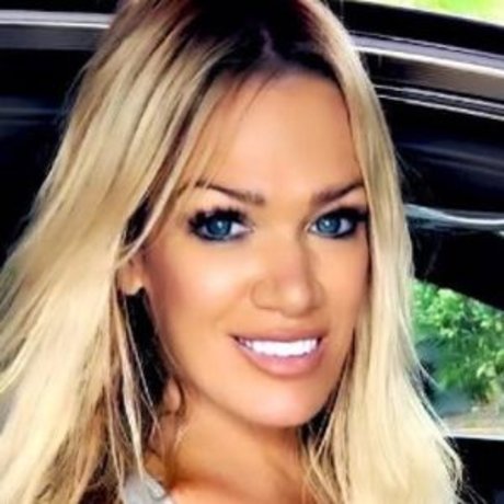 Gina Stewart erwachsene heiße bild