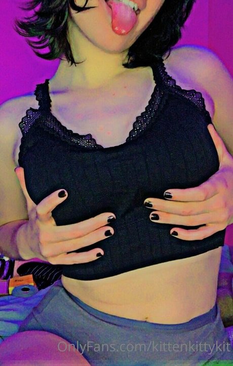 vollbusige brünette onlyfans nackt kunst fotos