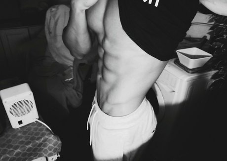 asiatische kleine titten onlyfans freie nette galerie