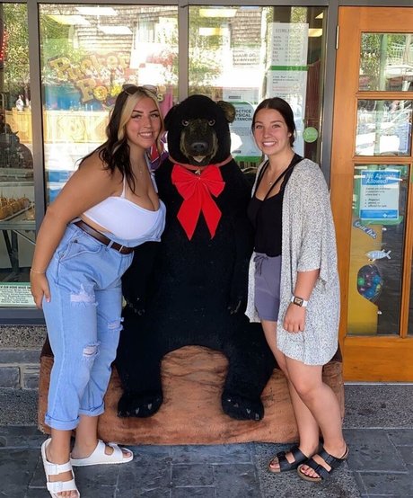 Isabelle Maltais sexy top bild