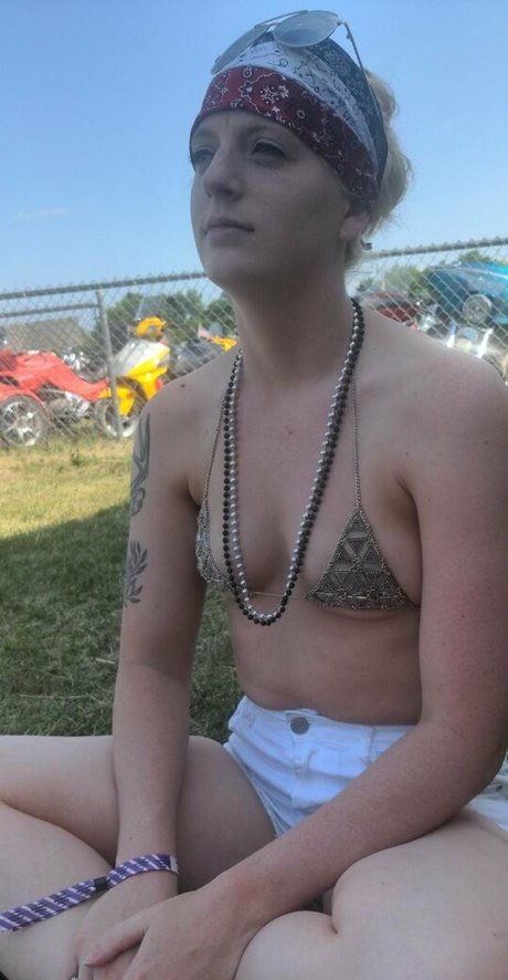 naughtyvettech model kunst galerien