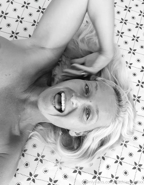 asiatisches dienstmädchen nur fans nackt schöne bilder