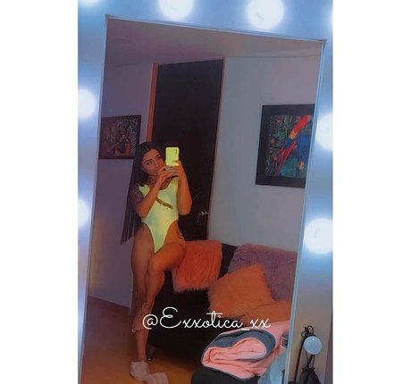 weiße shemale-onlyfans sexy pornografische fotos