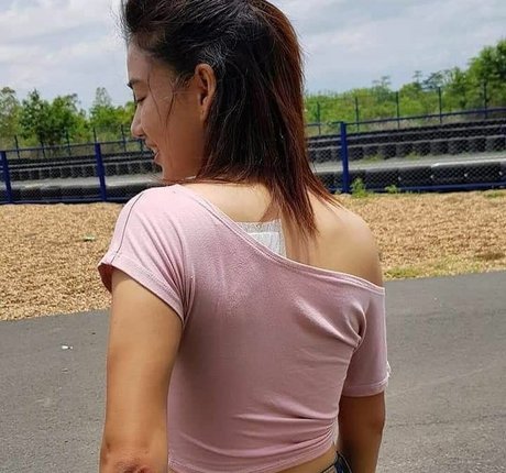 Saowalak Saifak hübsche pornographische bilder