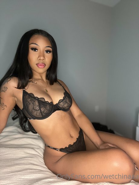 dünnes model onlyfans top nackten foto