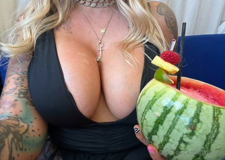 große blonde onlyfans top pornographische galerie