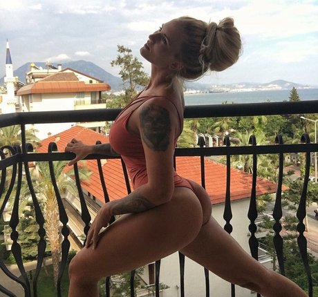 Natasha Thomsen erwachsene heiße bilder