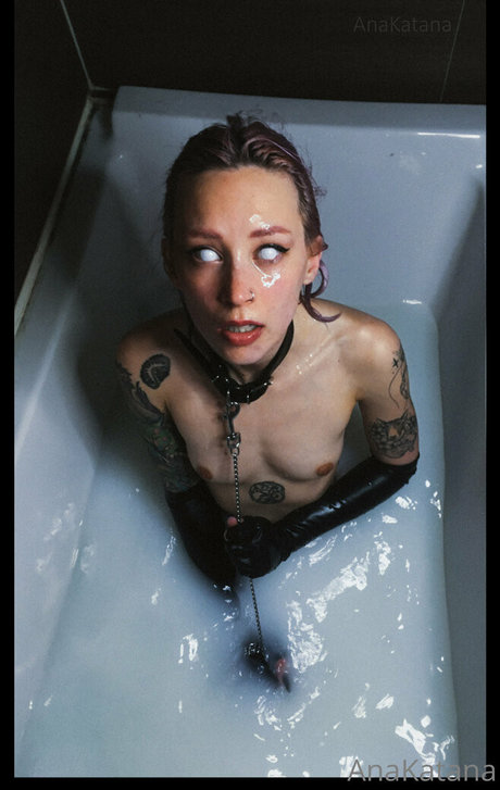 AnaKatana porno nackten bilder