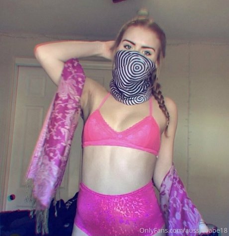 aussiebabe18 schauspielerin sexy foto