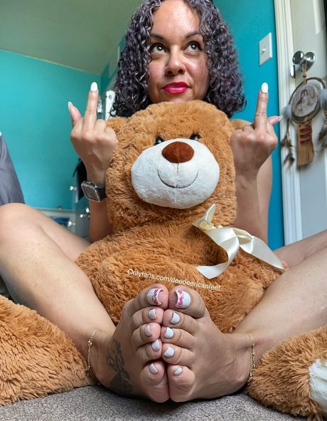 deedeericanfeet sex bild