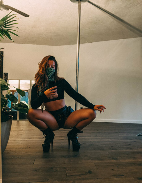 danceincannabis schauspielerin nackten archiv