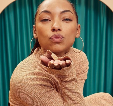 Logan Browning model pornographische galerie