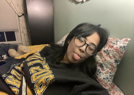 vollbusige brünette onlyfans erotische nackte bilder