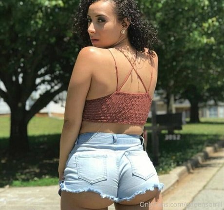 QueenSoTrill sex bild