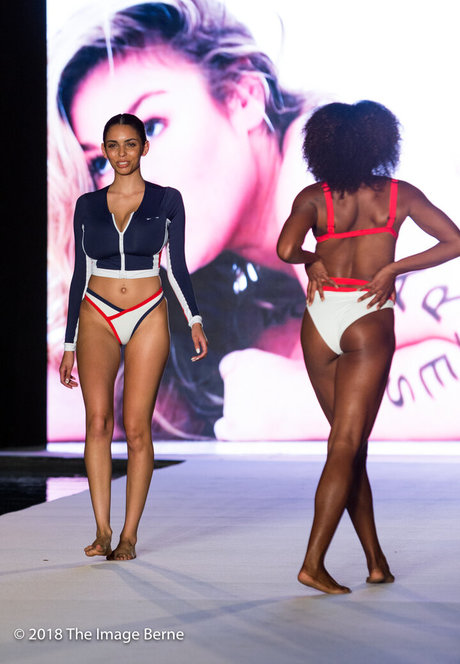 Tara Yazdi kostenlose erotische bild