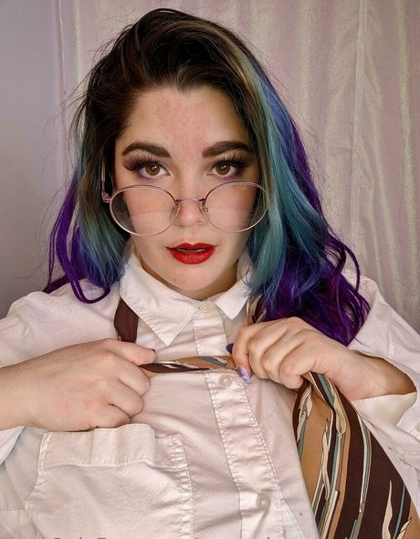 milf-model onlyfans nackt kunst bild