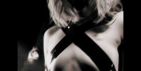 Emily Browning schöne akt foto