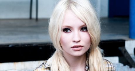 Emily Browning schauspielerin freie bilder