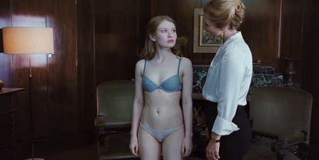 Emily Browning porno kunst bild