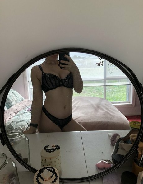 naughtyhortyxo exklusive schöne bild