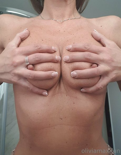 oliviamaxifun erotische nackten foto