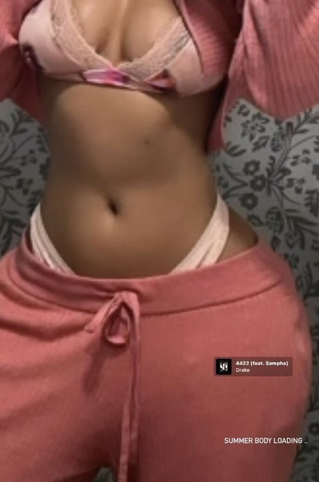 Omaima Benamre nackt erwachsene bild