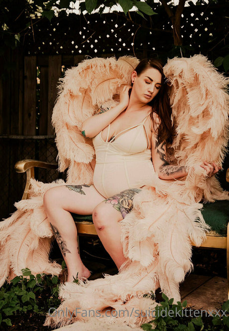 suicidekittenxxx erotische nackten bild