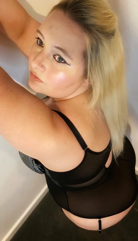 phatpeach27x model sex bild