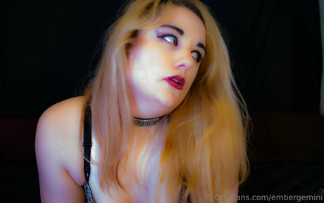 große blonde onlyfans freie top foto